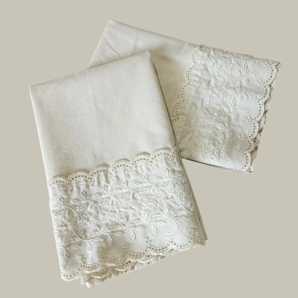 WestPoint Stevens Vintage Cream Eyelet Lace Trim Pillowcase Set of 2 Made in USA